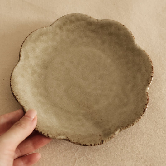 Gozan Kiln Waka Yanagi Willow Hana Flower Shape Flat Plate