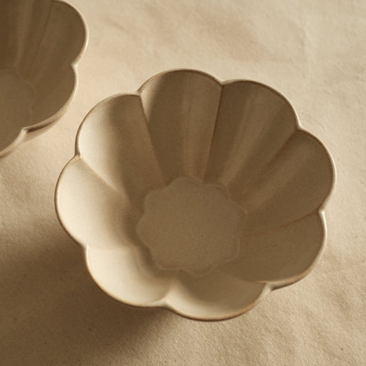East Table Hanasaki Flower Shape Sand Beige Deep Bowl