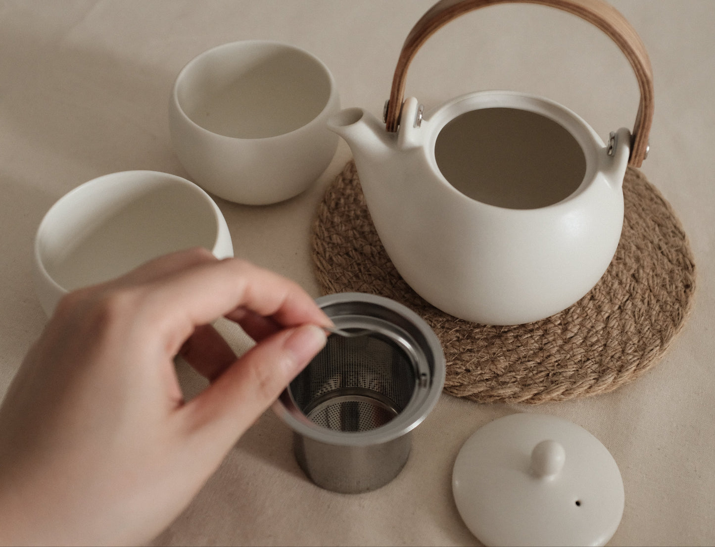 SALIU JAPAN Yui White Teapot Gift Set Minoware