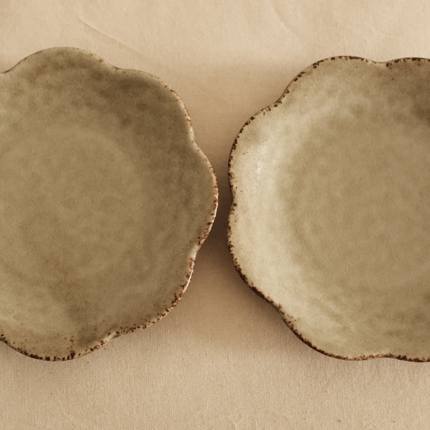 Gozan Kiln Waka Yanagi Willow Hana Flower Shape Flat Plate