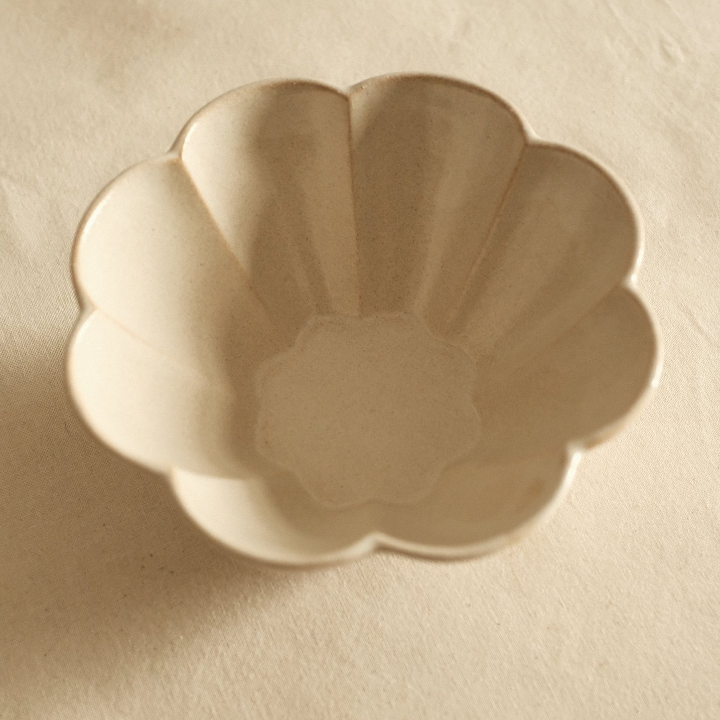East Table Hanasaki Flower Shape Sand Beige Deep Bowl