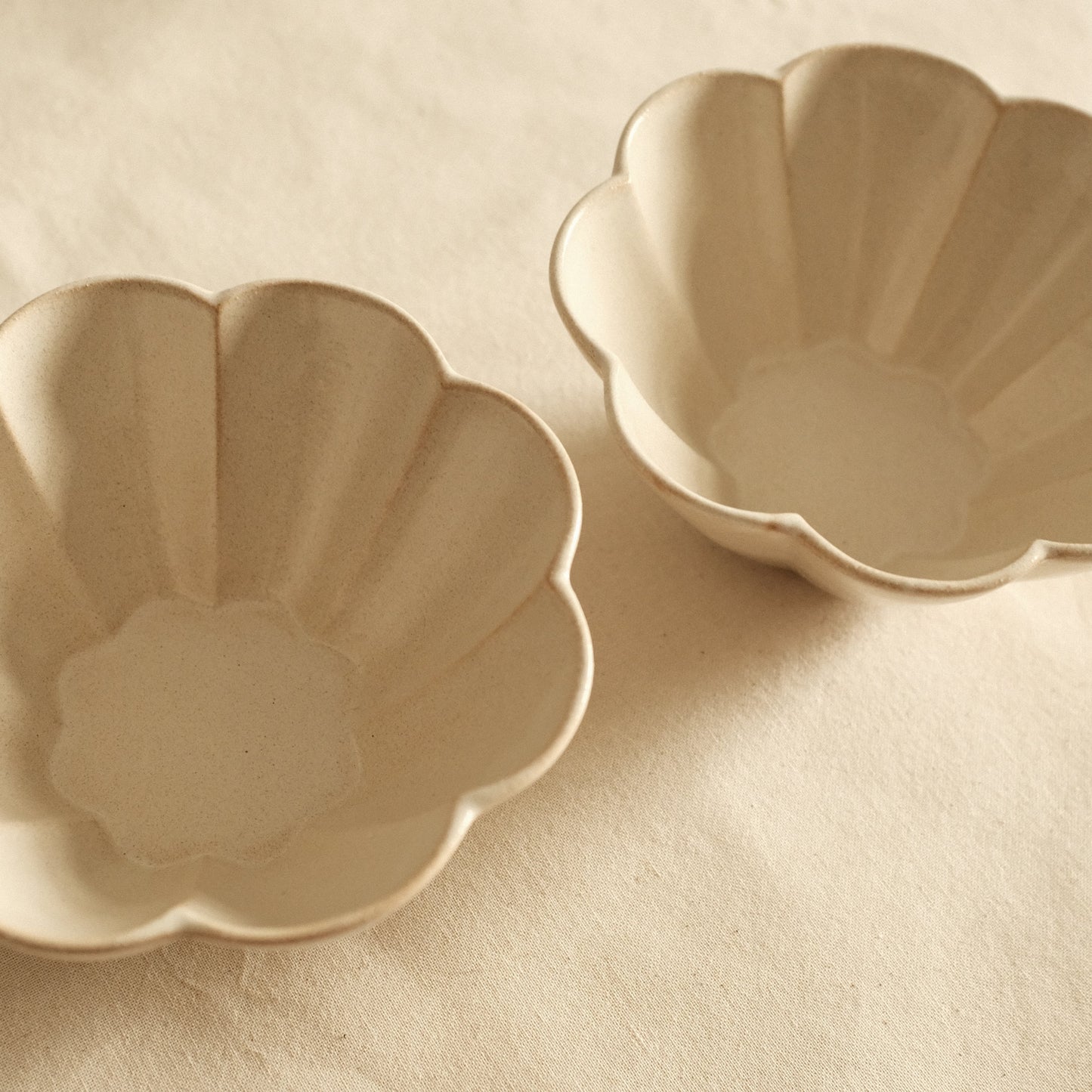 East Table Hanasaki Flower Shape Sand Beige Deep Bowl