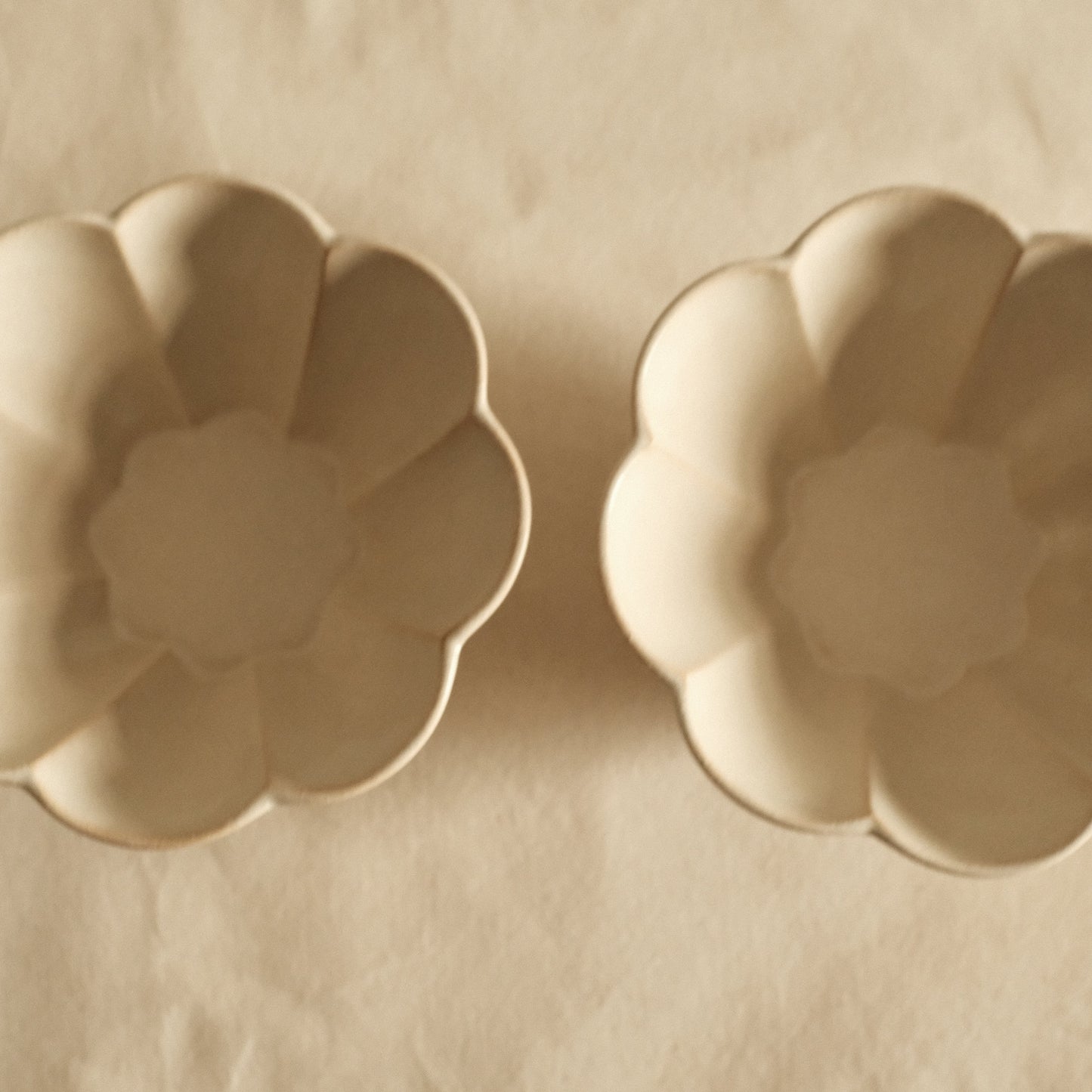 East Table Hanasaki Flower Shape Sand Beige Deep Bowl