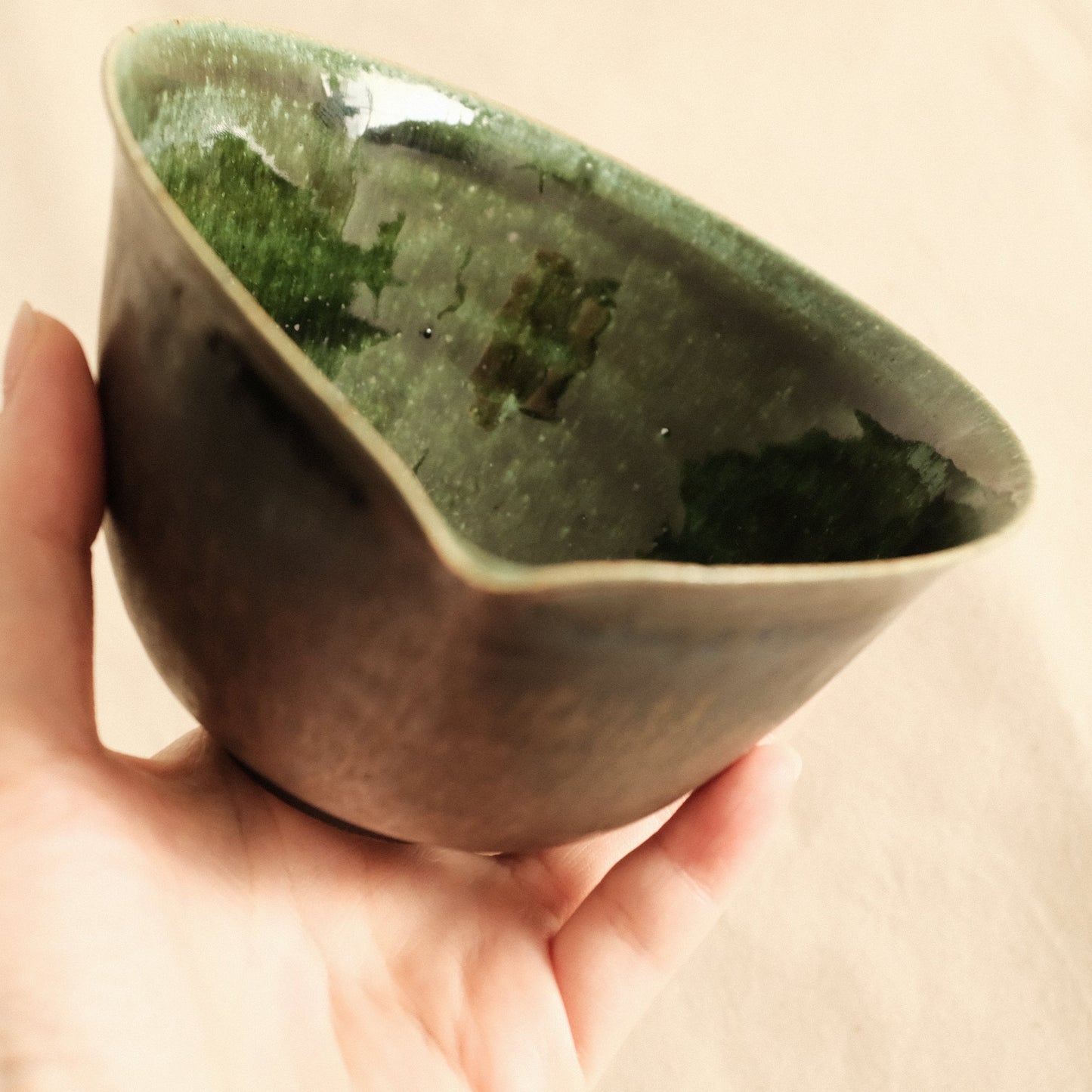 Kuroki Taira Oribe Green Glaze Tear Drop Shaped Katakuchi Bowl with Spout