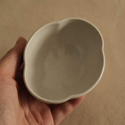 East Table Dolce Mokko Papaya Shape Yuki Snow White Small Bowl