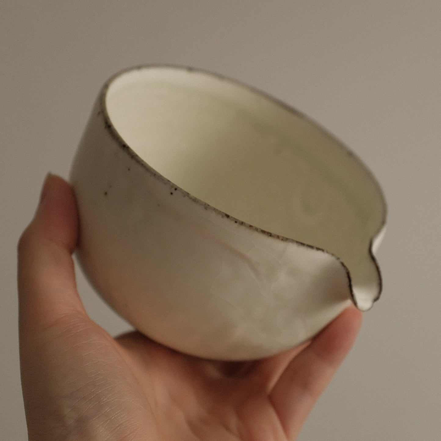 Yu Ming Handmade Matte White Green Undertones Kohiki Katakuchi Matcha Bowl Powdered Glaze Stoneware 370 ml