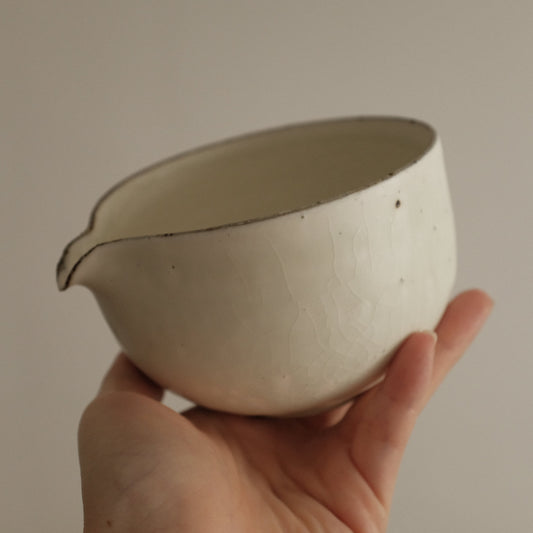 Yu Ming Handmade Matte White Green Undertones Ice Crackle Kohiki Katakuchi Matcha Bowl Powdered Glaze Stoneware 370 ml