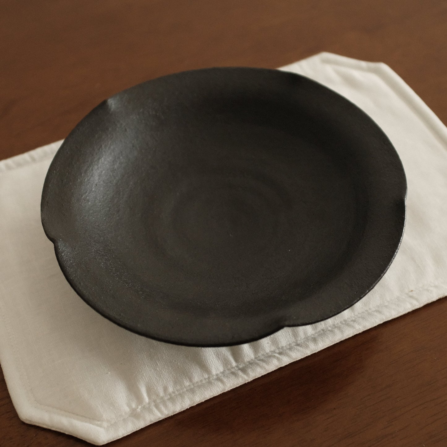 Yu Li Handmade Ebony Black Floral Rim Plate Dish Black Glaze Underglazed Stoneware