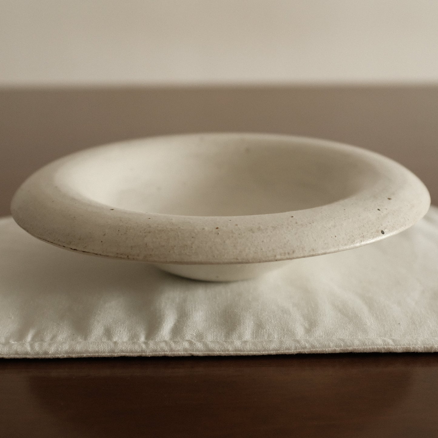 Yuli Handmade Speckled Snow White Rolled Rim Deep Plate Dish Powdered Glaze Underglazed Stoneware