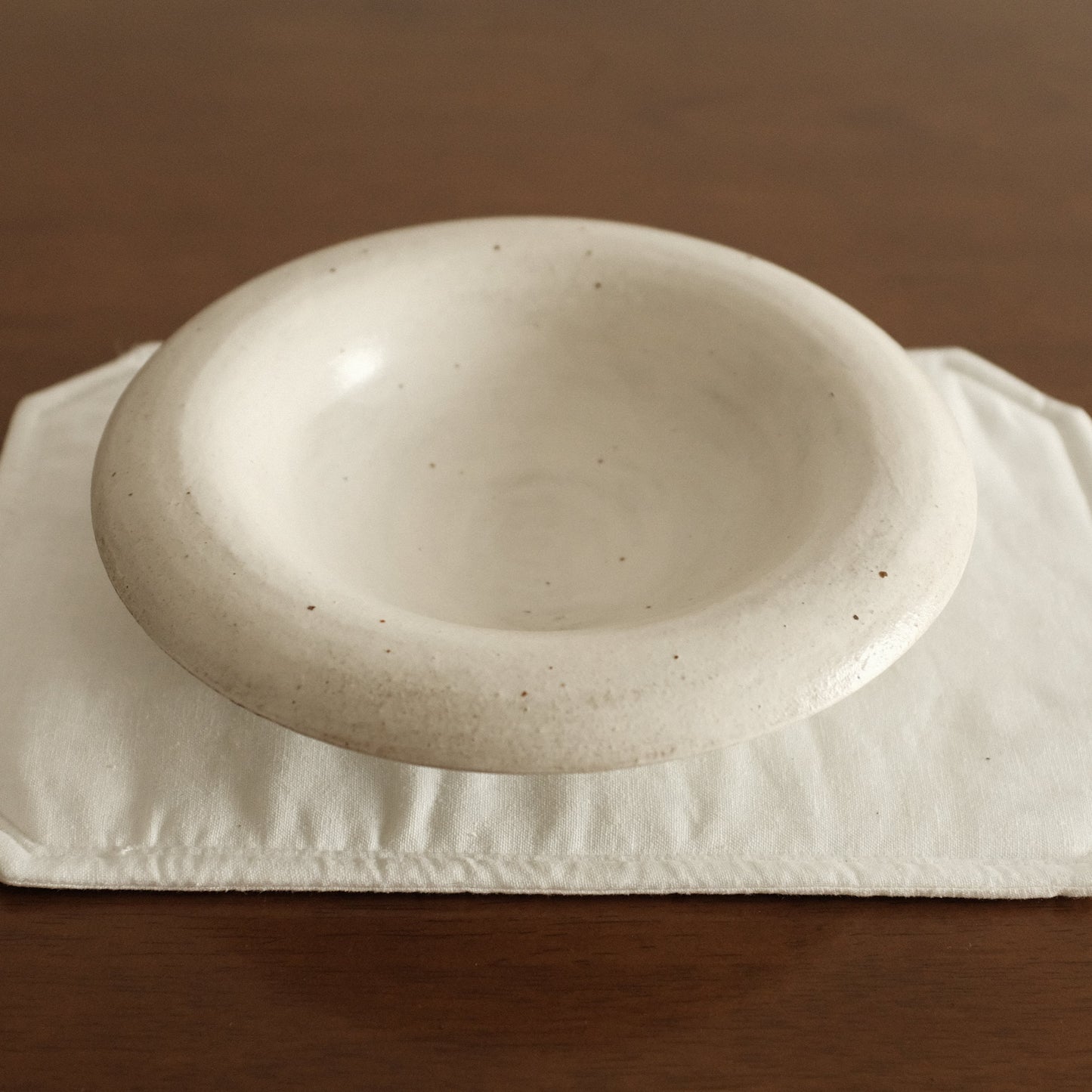 Yuli Handmade Speckled Snow White Rolled Rim Deep Plate Dish Powdered Glaze Underglazed Stoneware