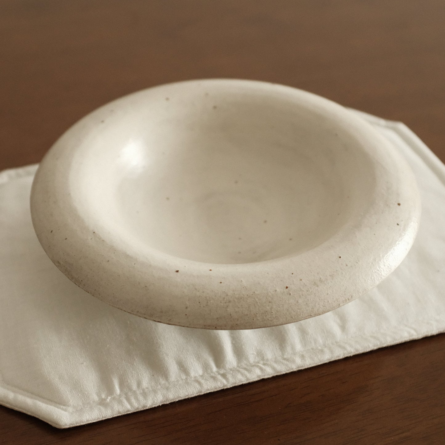 Yuli Handmade Speckled Snow White Rolled Rim Deep Plate Dish Powdered Glaze Underglazed Stoneware