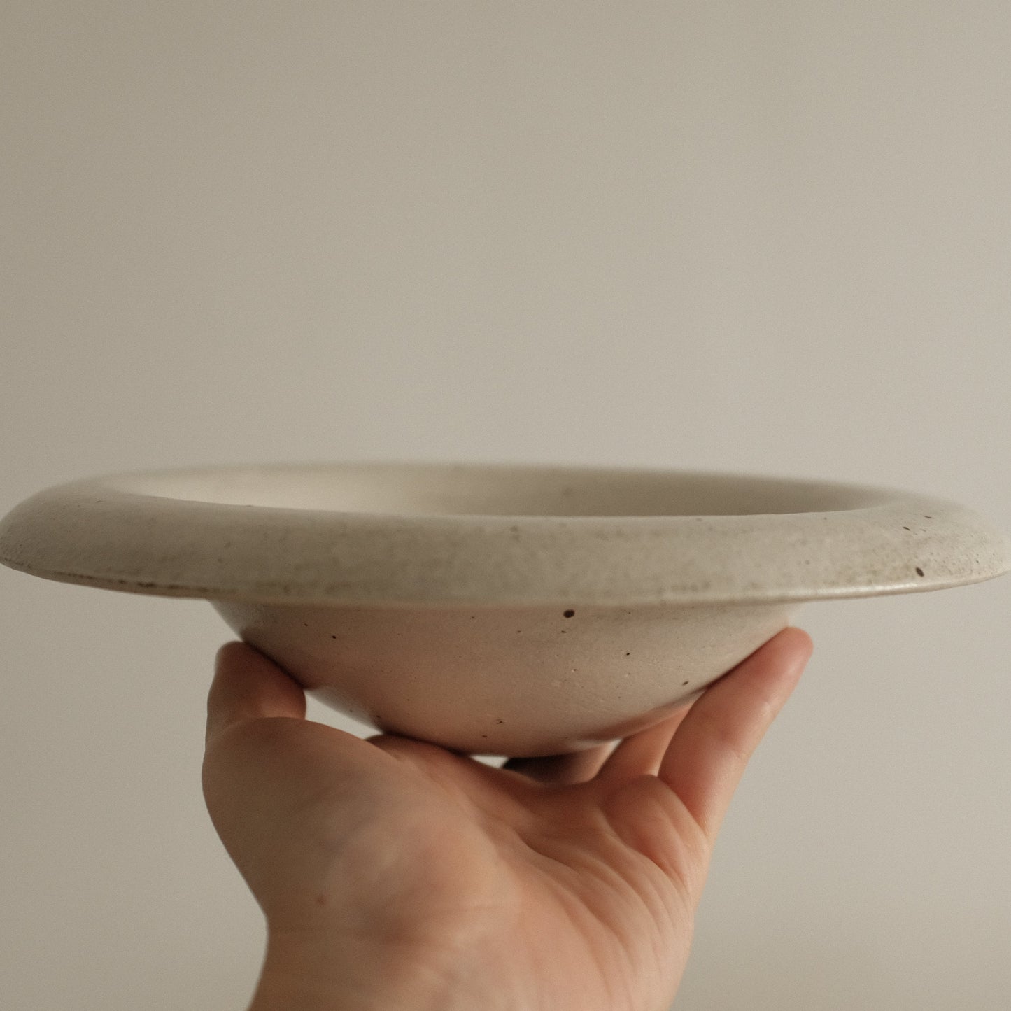 Yuli Handmade Speckled Snow White Rolled Rim Deep Plate Dish Powdered Glaze Underglazed Stoneware