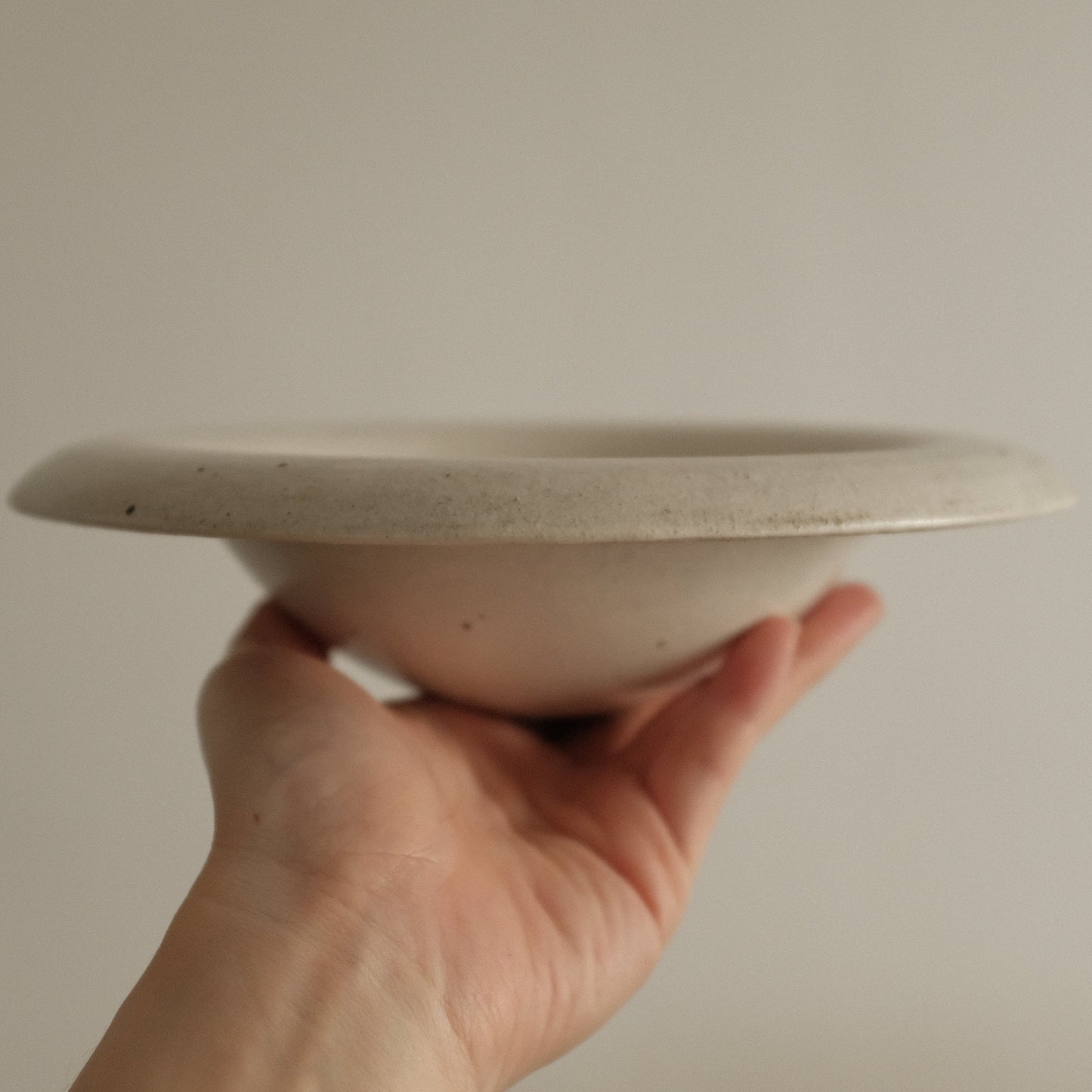 Yuli Handmade Speckled Snow White Rolled Rim Deep Plate Dish Powdered Glaze Underglazed Stoneware