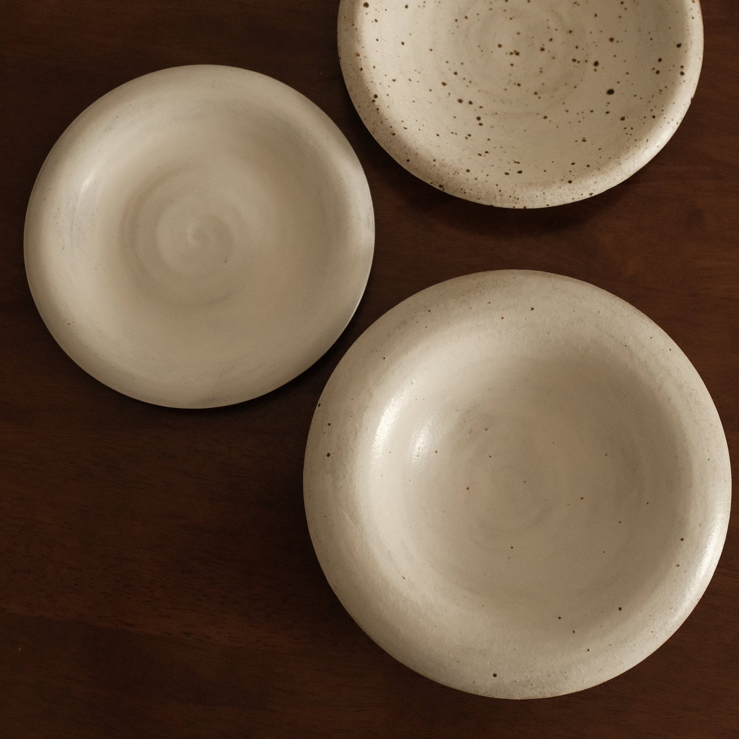 Yuli Handmade Speckled Snow White Rolled Rim Deep Plate Dish Powdered Glaze Underglazed Stoneware