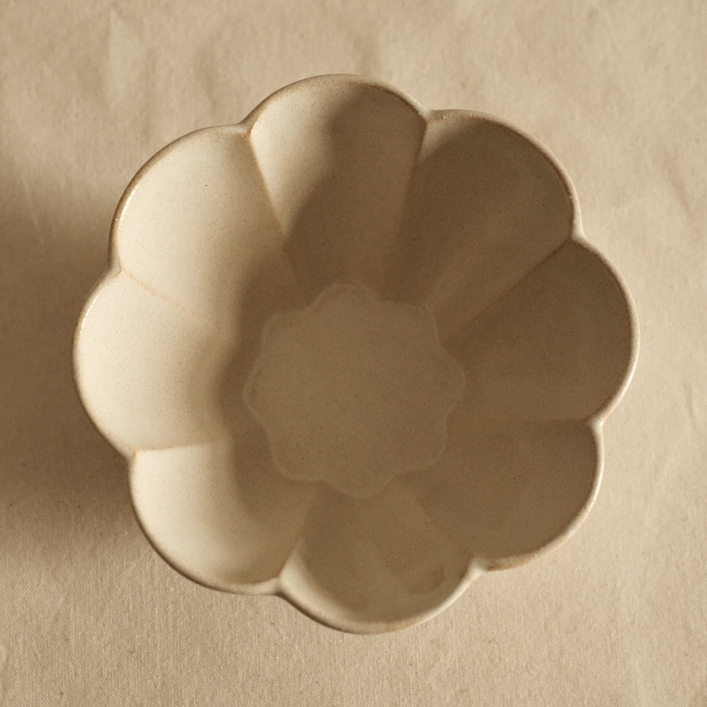 East Table Hanasaki Flower Shape Sand Beige Deep Bowl