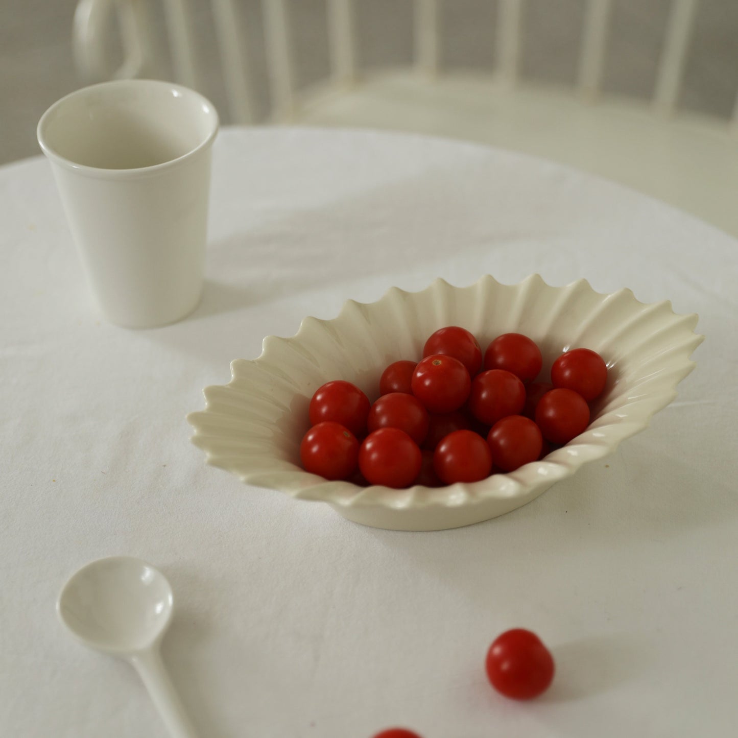 MUSE GARDEN Retro Ivory Chrysanthemum Ceramic Creamware