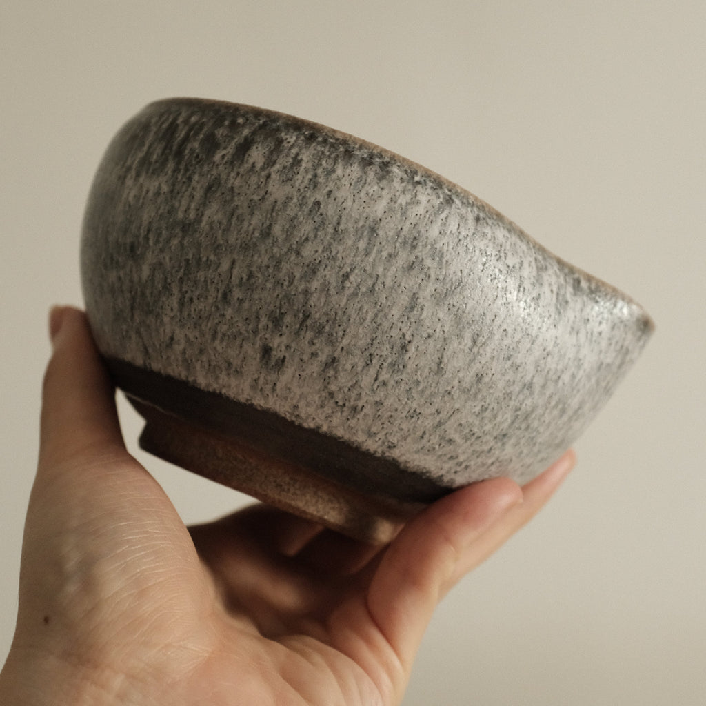 Masamura Japan Yama No Ishi Mountain Stone Katakuchi Chawan Matcha Bowl with Spout Minoware