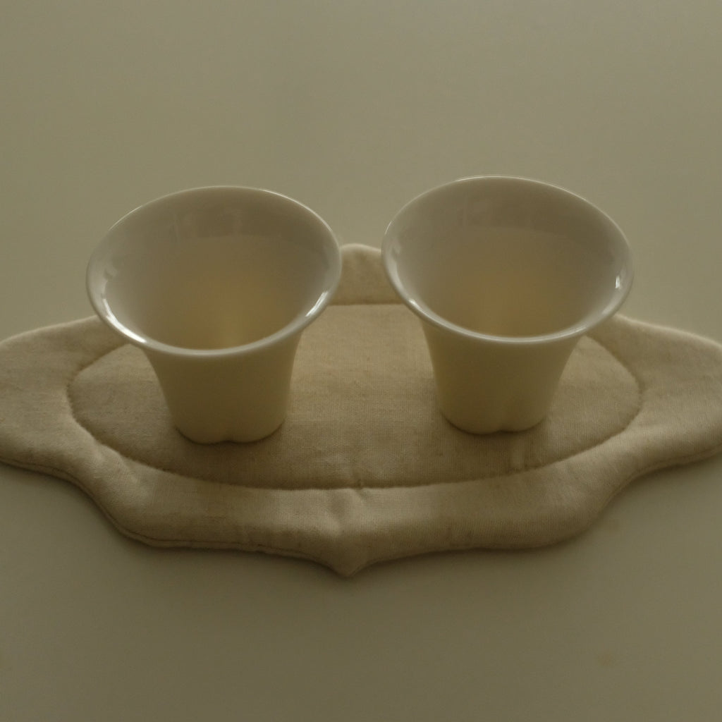 Atelier Cha Minimalistic Cream Glaze Ceramic Four Petals Clover Leaf Gong Fu Tea Set Gaiwan Lid Bowl Tea Cups Fairness Cup