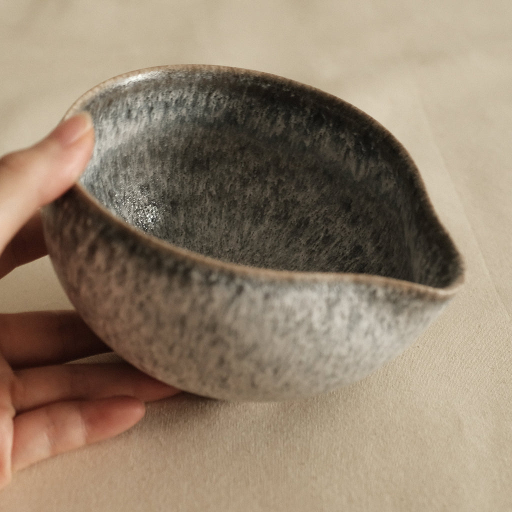 Masamura Japan Yama No Ishi Mountain Stone Katakuchi Chawan Matcha Bowl with Spout Minoware