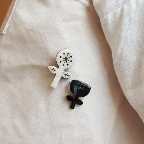 Akorat Japan Bone Brooch Flower