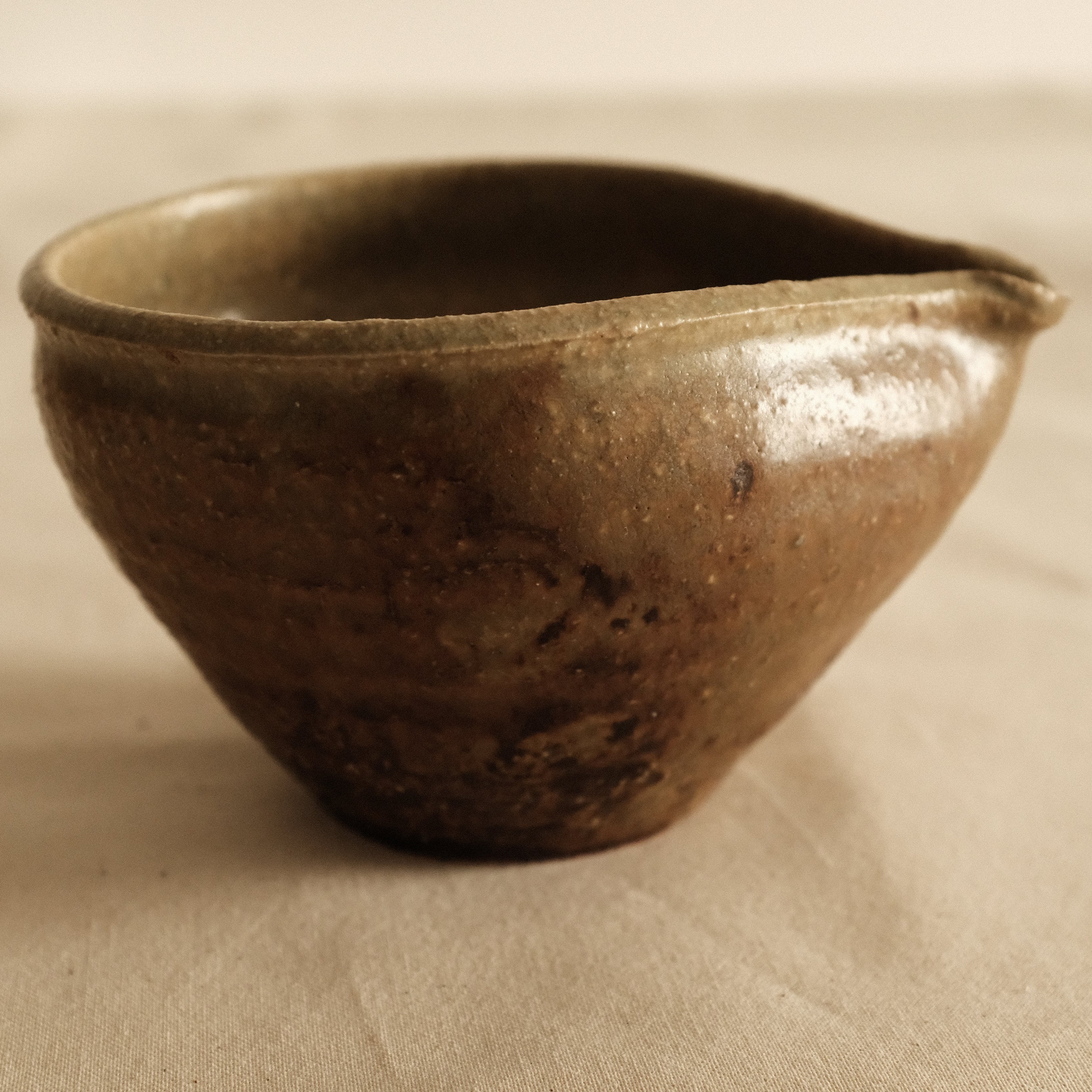 Shizuka Oikawa Iron Glazed Tear Drop Shape Large Katakuchi Bowl with Spout