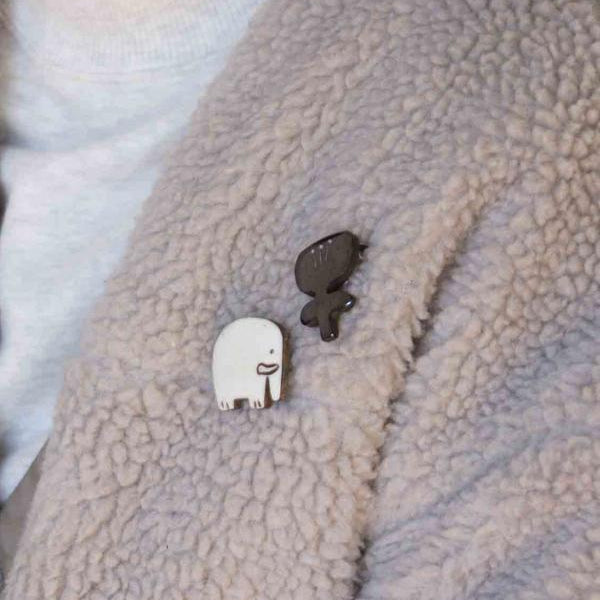 Akorat Japan Bone Brooch Flower Black