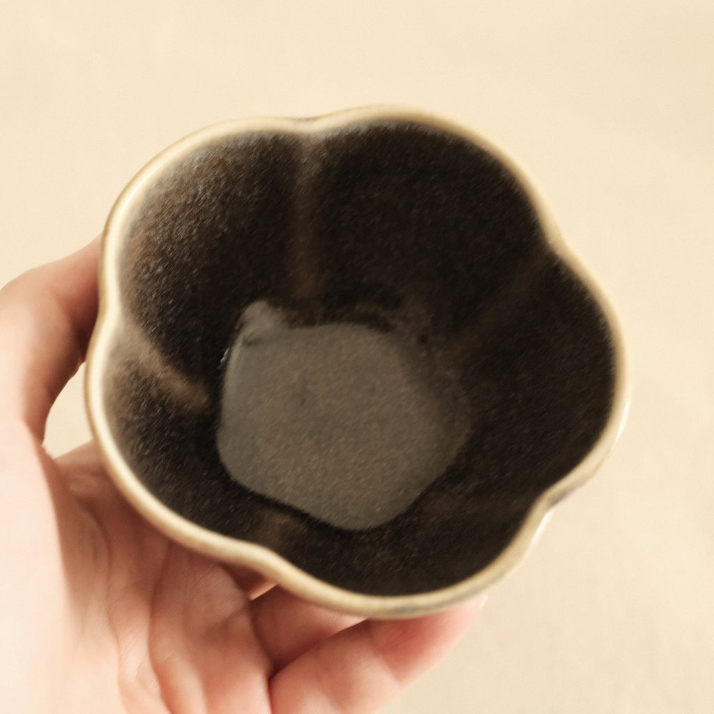 East Table Dolce Kiln Change Glaze Ume Plum Shape Goma Sesame Small Bowl