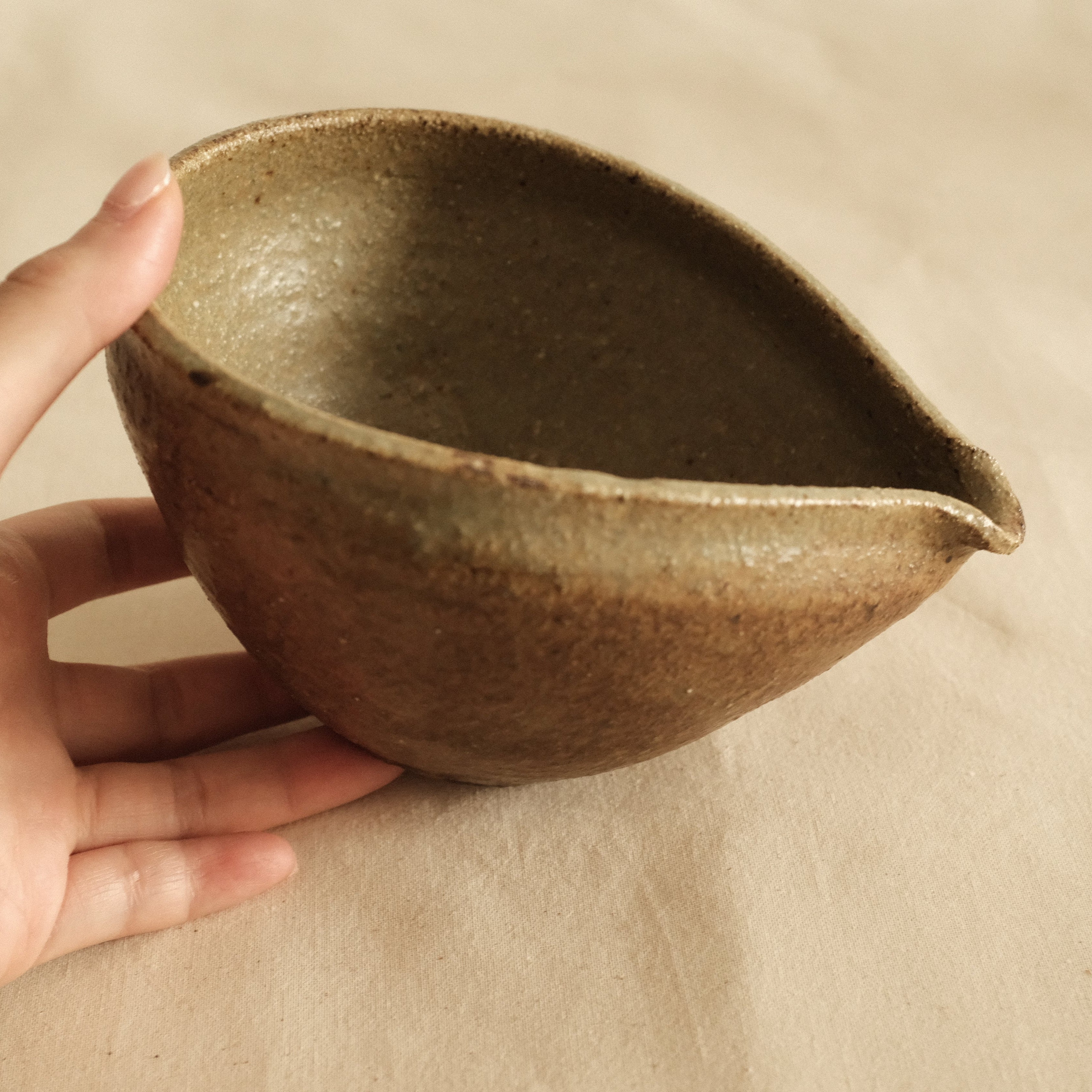 Shizuka Oikawa Iron Glazed Tear Drop Shape Large Katakuchi Bowl with Spout