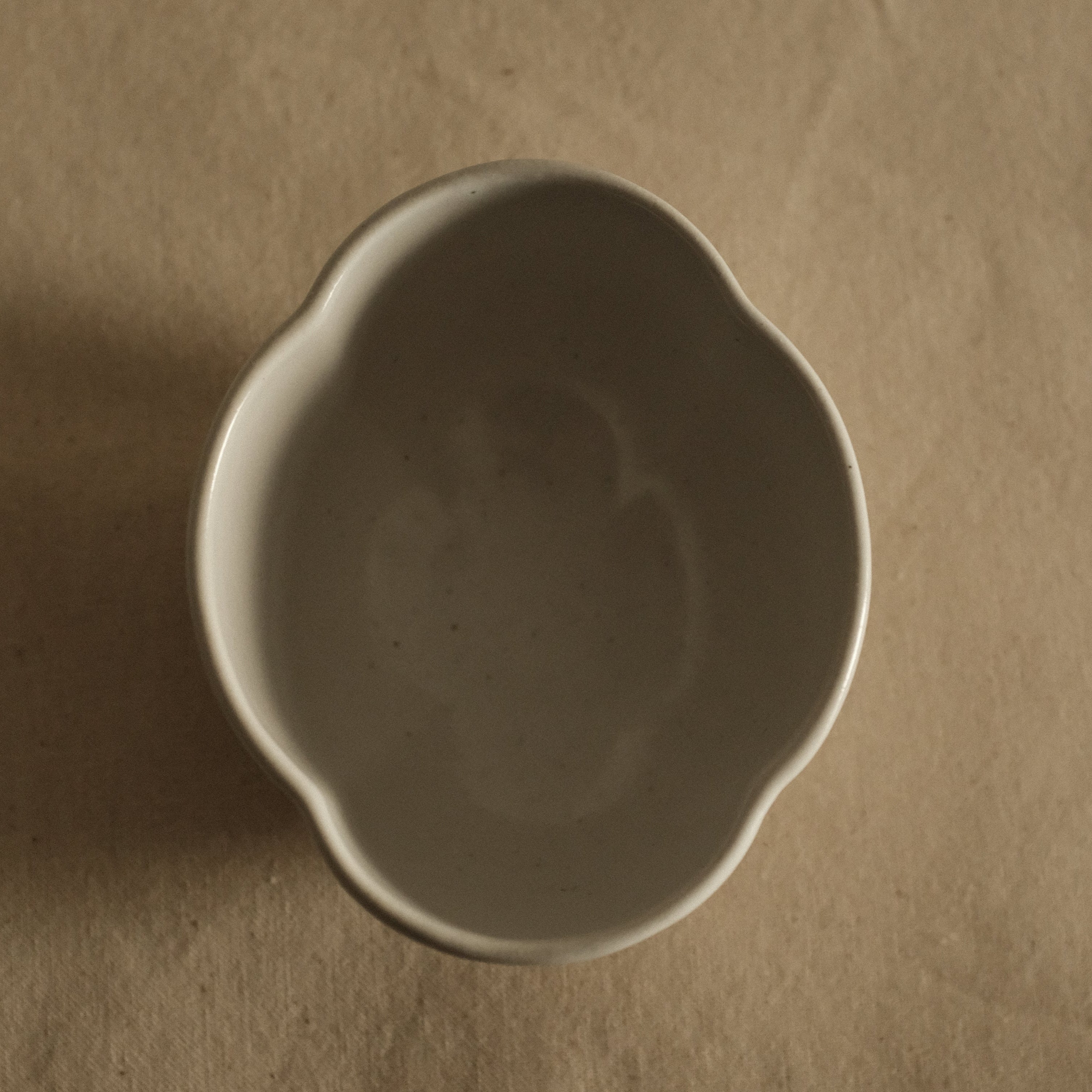 East Table Dolce Mokko Papaya Shape Yuki Snow White Small Bowl