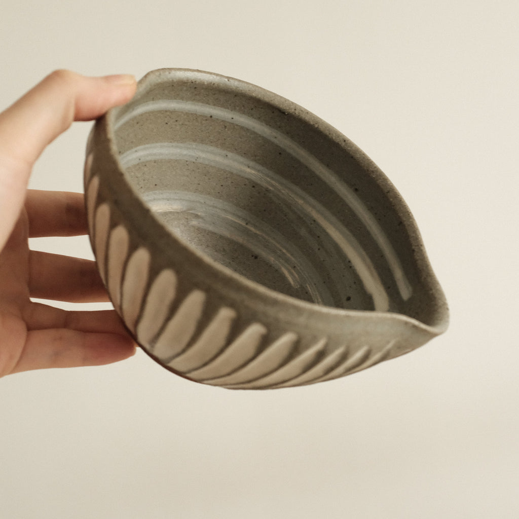 Masamura Japan Kohiki Carved Katakuchi Chawan Matcha Bowl with Spout