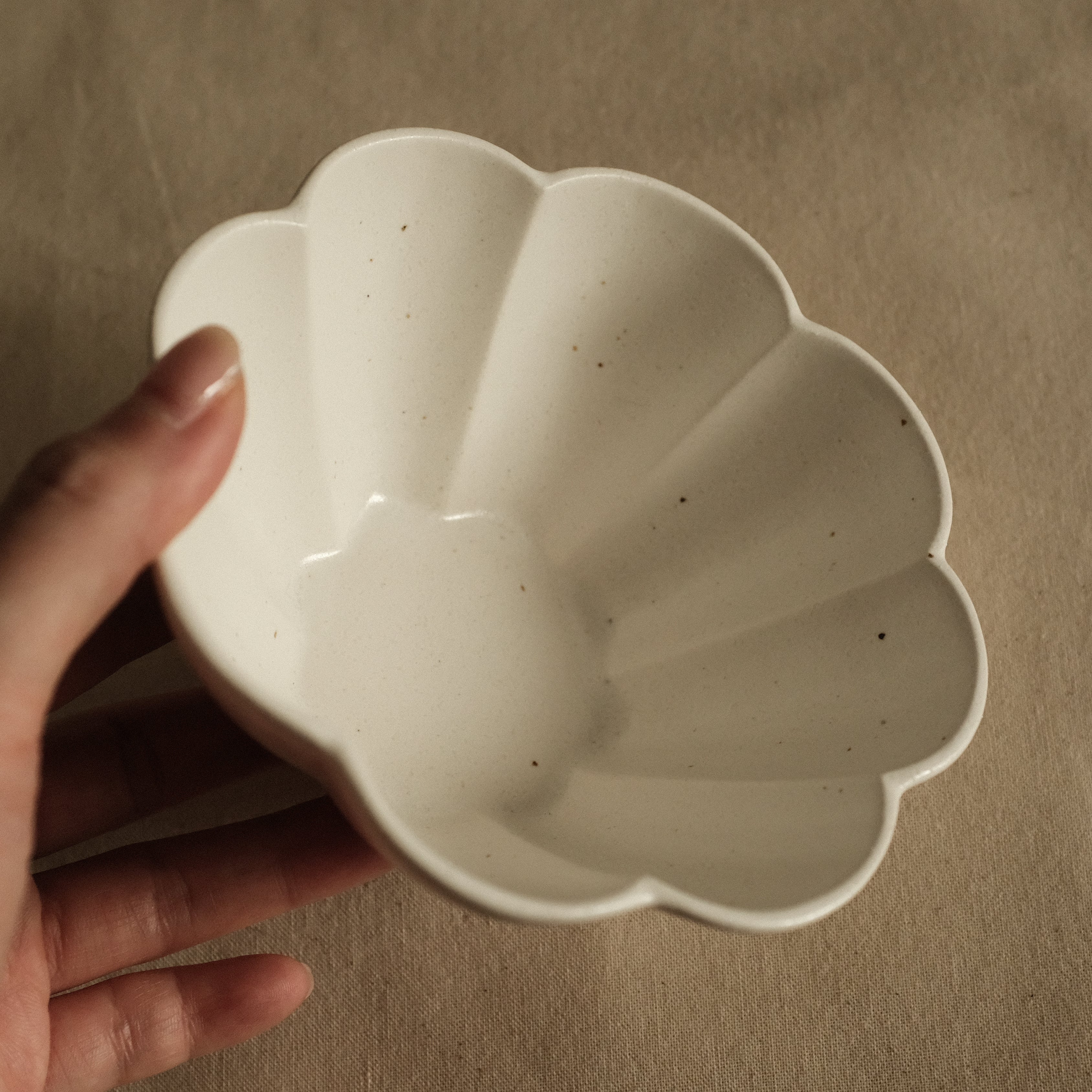 East Table Hanasaki Flower Shape Yuki Snow White Deep Bowl