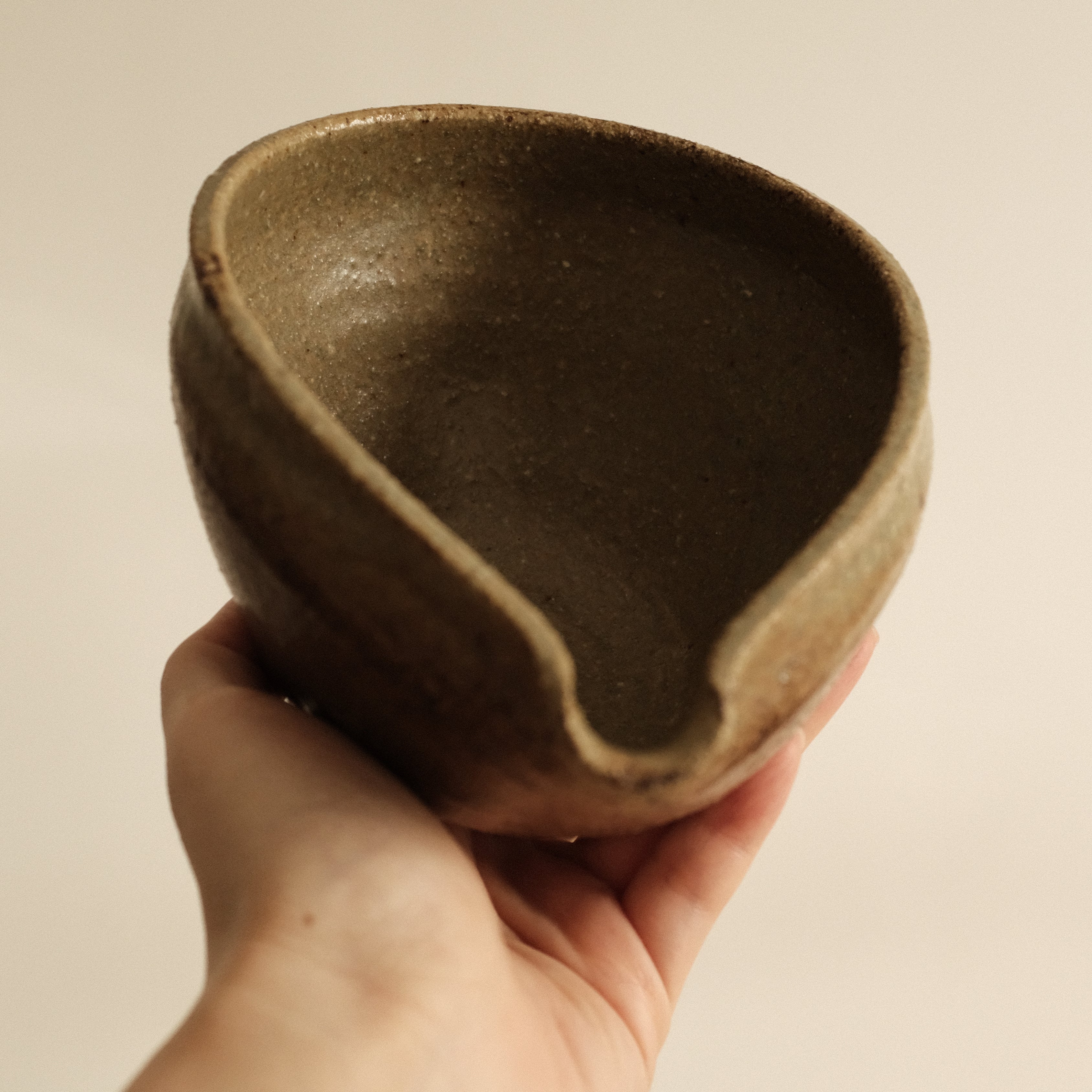 Shizuka Oikawa Iron Glazed Tear Drop Shape Large Katakuchi Bowl with Spout