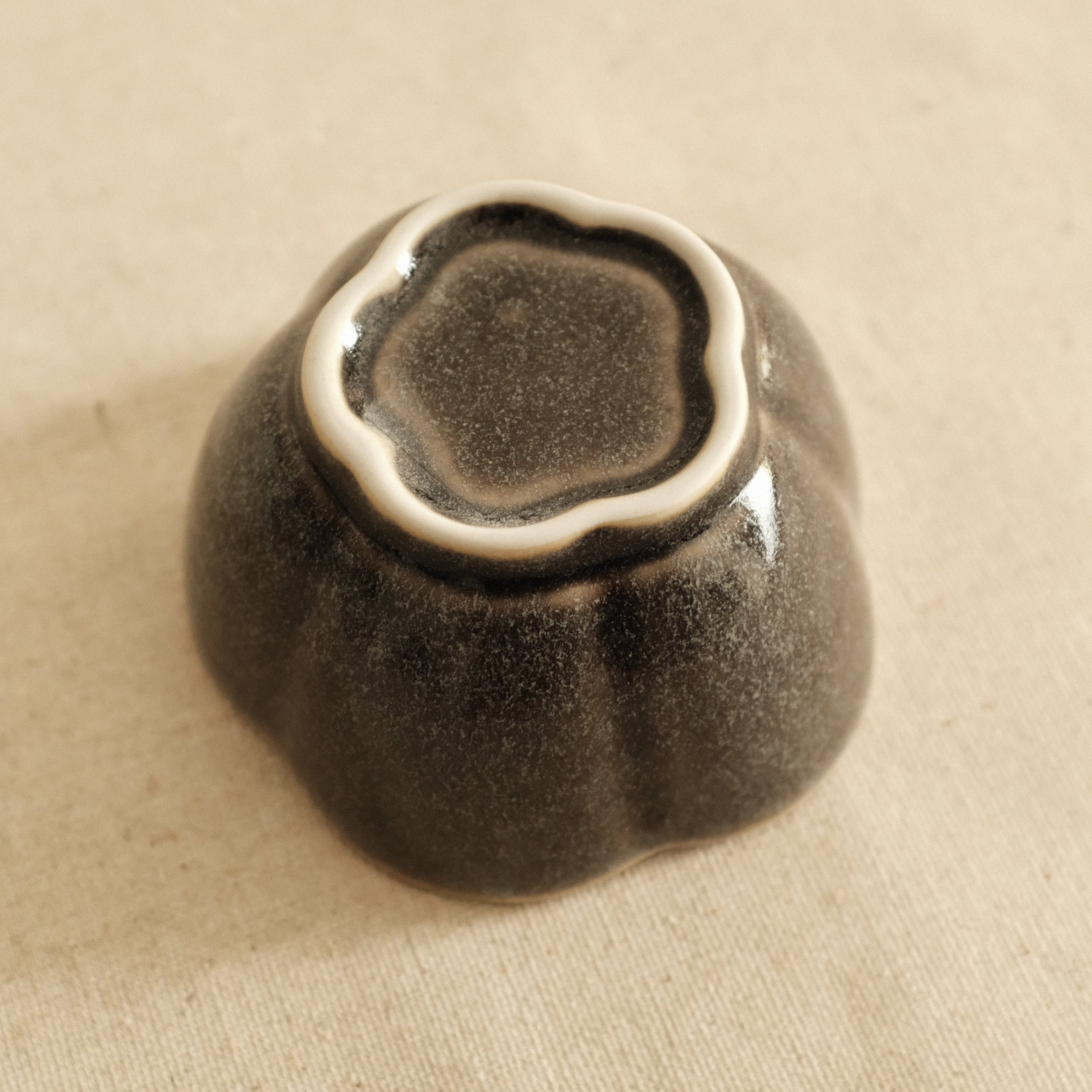 East Table Dolce Kiln Change Glaze Ume Plum Shape Goma Sesame Small Bowl