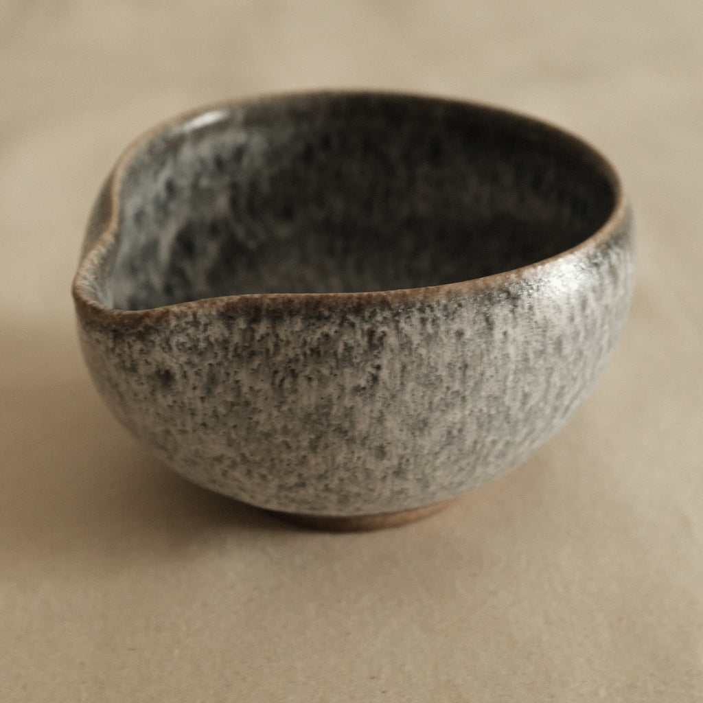 Masamura Japan Yama No Ishi Mountain Stone Katakuchi Chawan Matcha Bowl with Spout Minoware