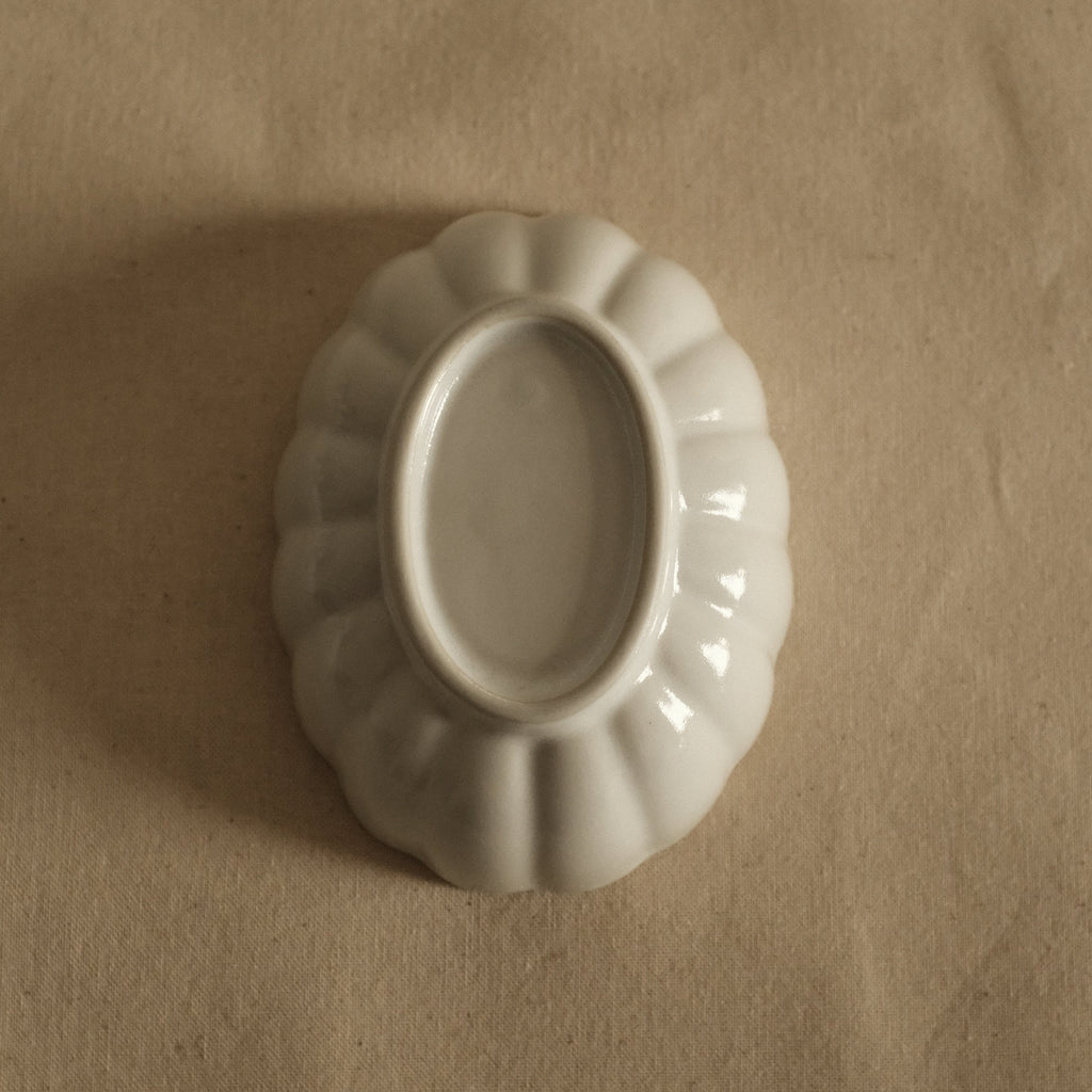 East Table Dolce Chrysanthemum Shape Yuki Snow White Small Bowl