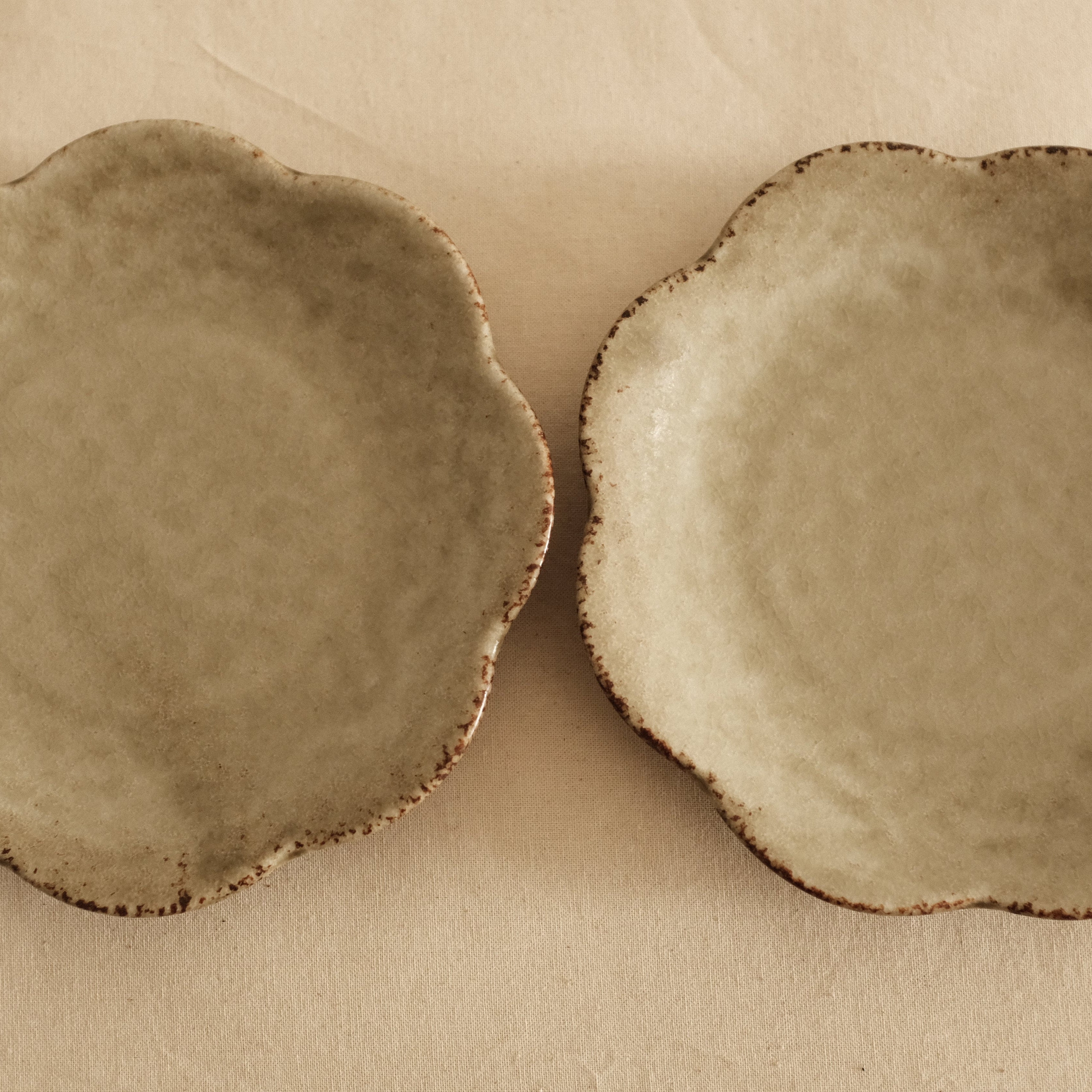 Gozan Kiln Waka Yanagi Willow Hana Flower Shape Flat Plate