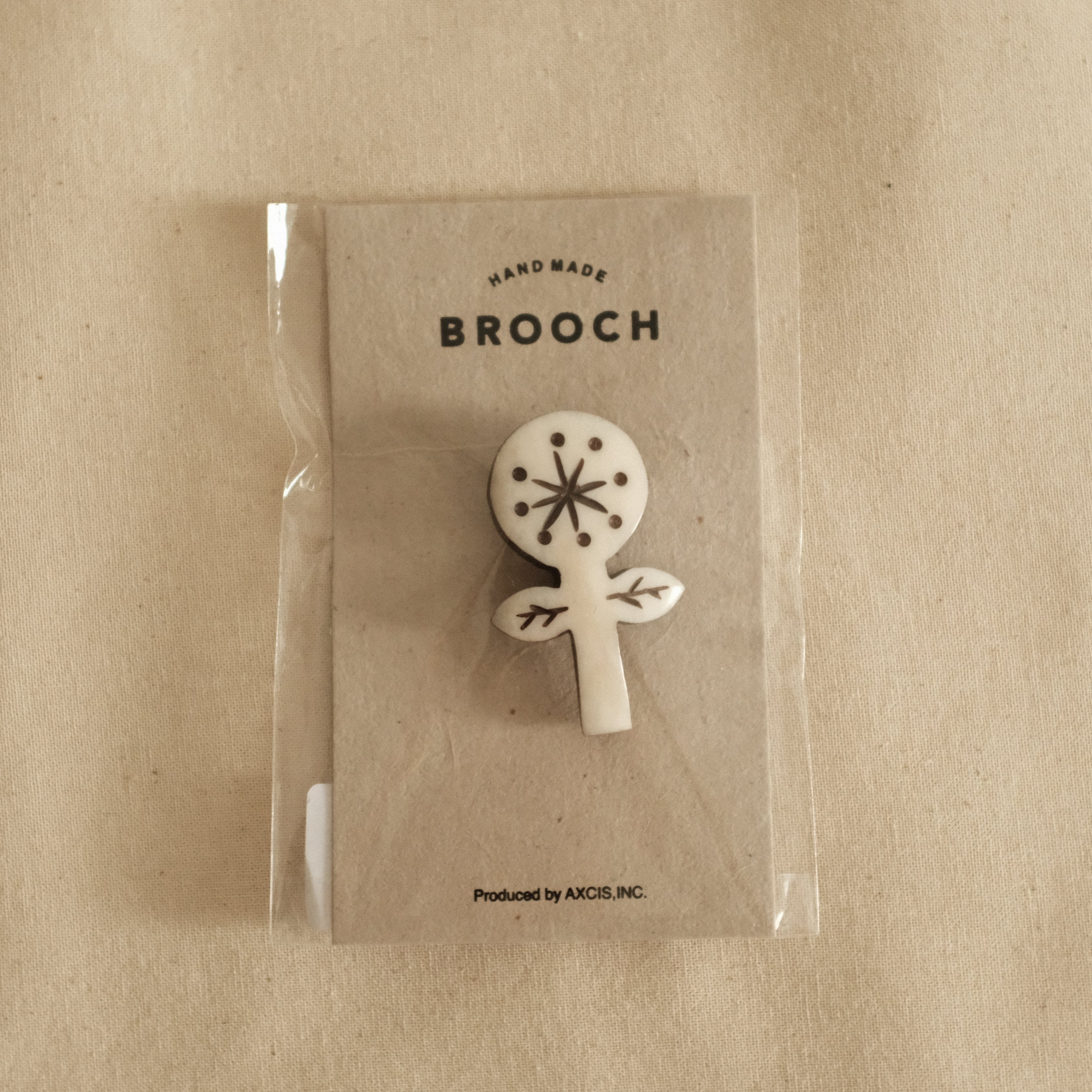 Akorat Japan Bone Brooch Flower