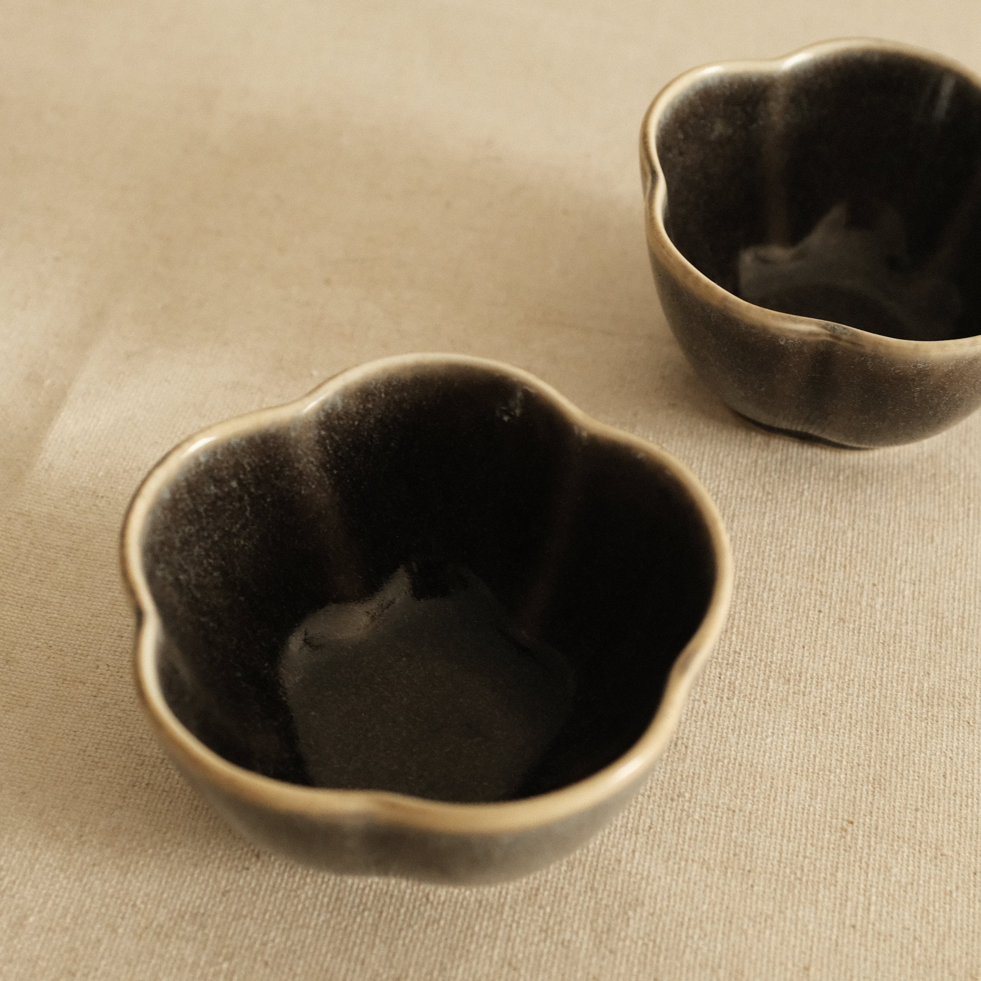 East Table Dolce Kiln Change Glaze Ume Plum Shape Goma Sesame Small Bowl