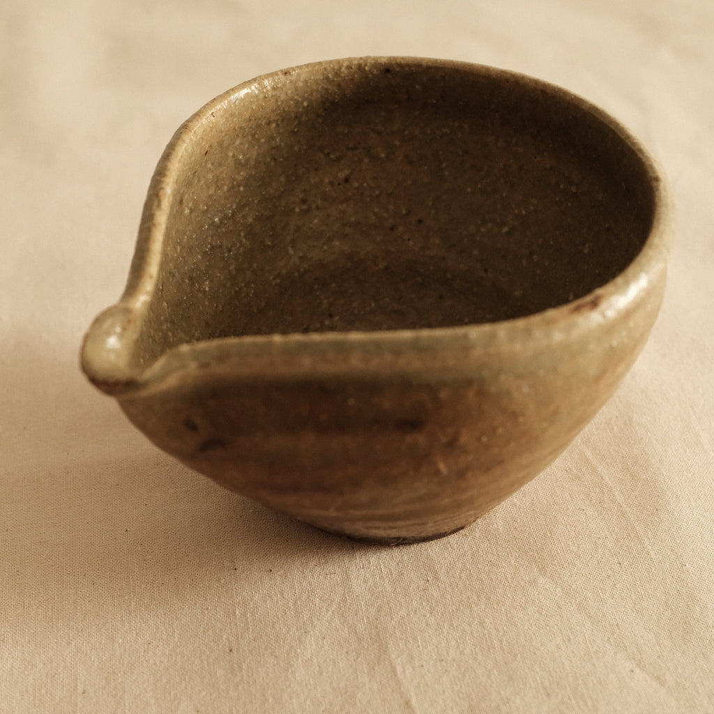 Shizuka Oikawa Iron Glazed Tear Drop Shape Large Katakuchi Bowl with Spout