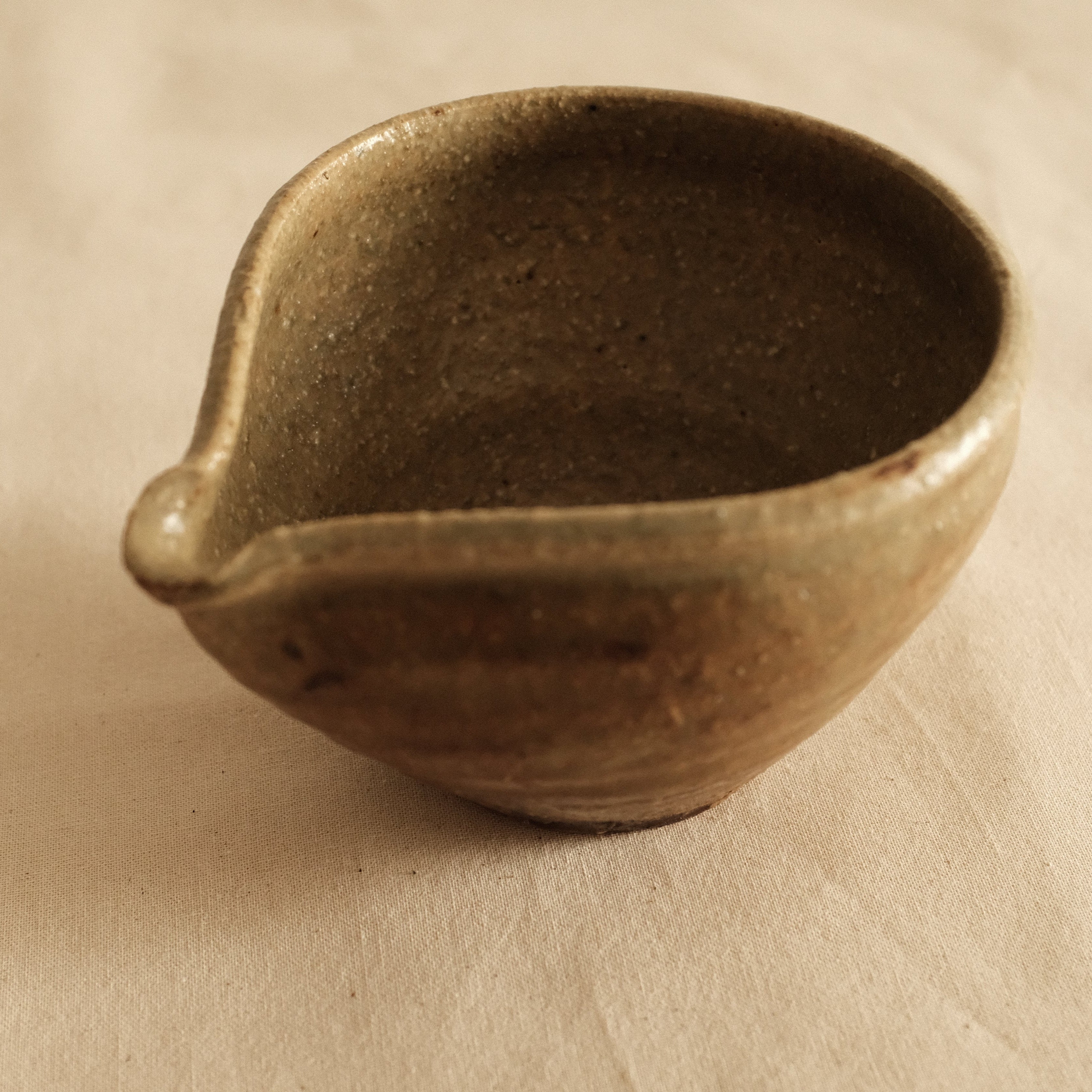 Shizuka Oikawa Iron Glazed Tear Drop Shape Large Katakuchi Bowl with Spout