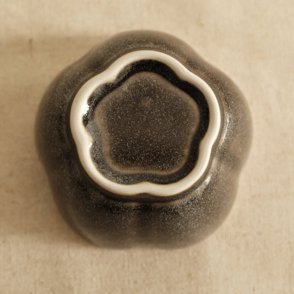 East Table Dolce Kiln Change Glaze Ume Plum Shape Goma Sesame Small Bowl