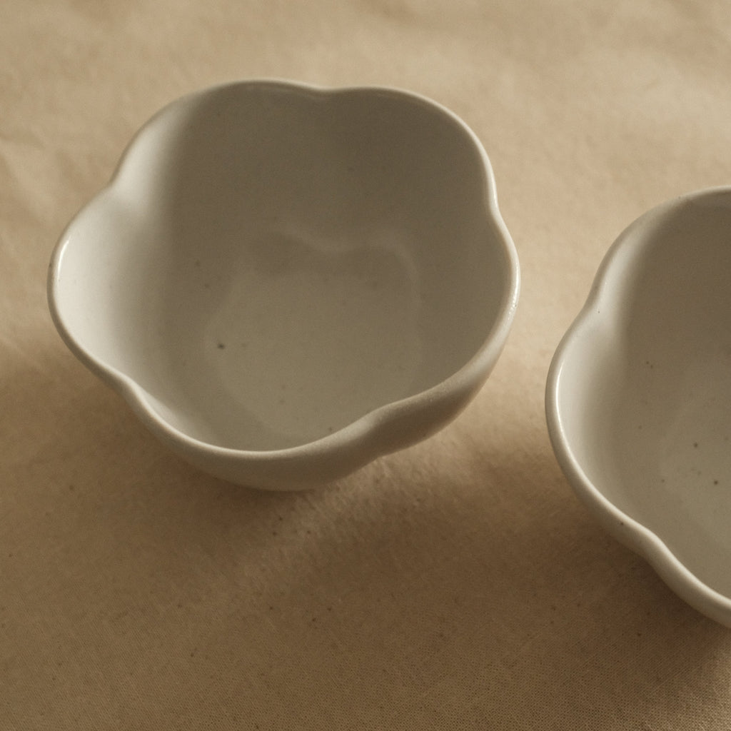 East Table Dolce Ume Plum Shape Yuki Snow White Small Bowl