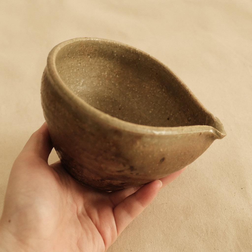 Shizuka Oikawa Iron Glazed Tear Drop Shape Small Katakuchi Bowl with Spout