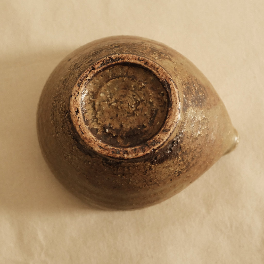 Shizuka Oikawa Iron Glazed Tear Drop Shape Small Katakuchi Bowl with Spout