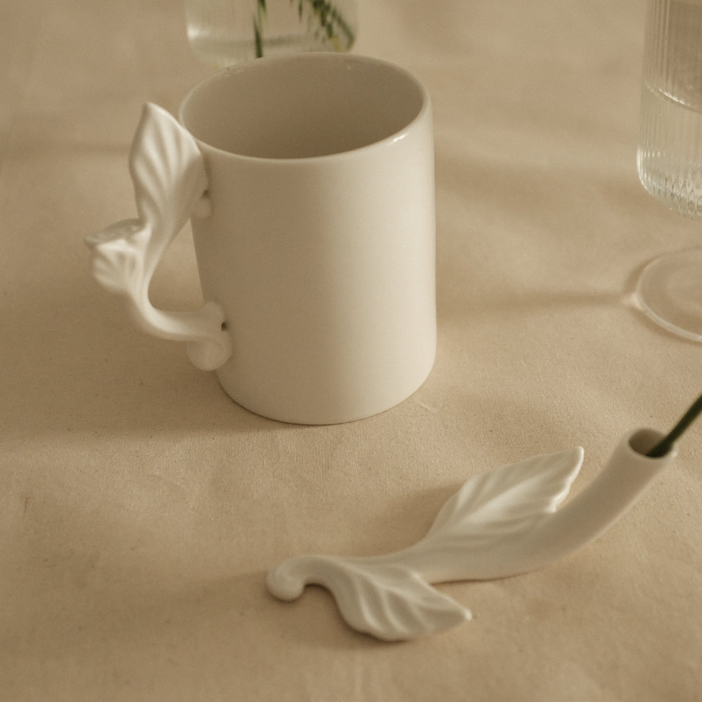 LE BLANC Matte White Ceramic Floral Handle Mug Cutlery Holder