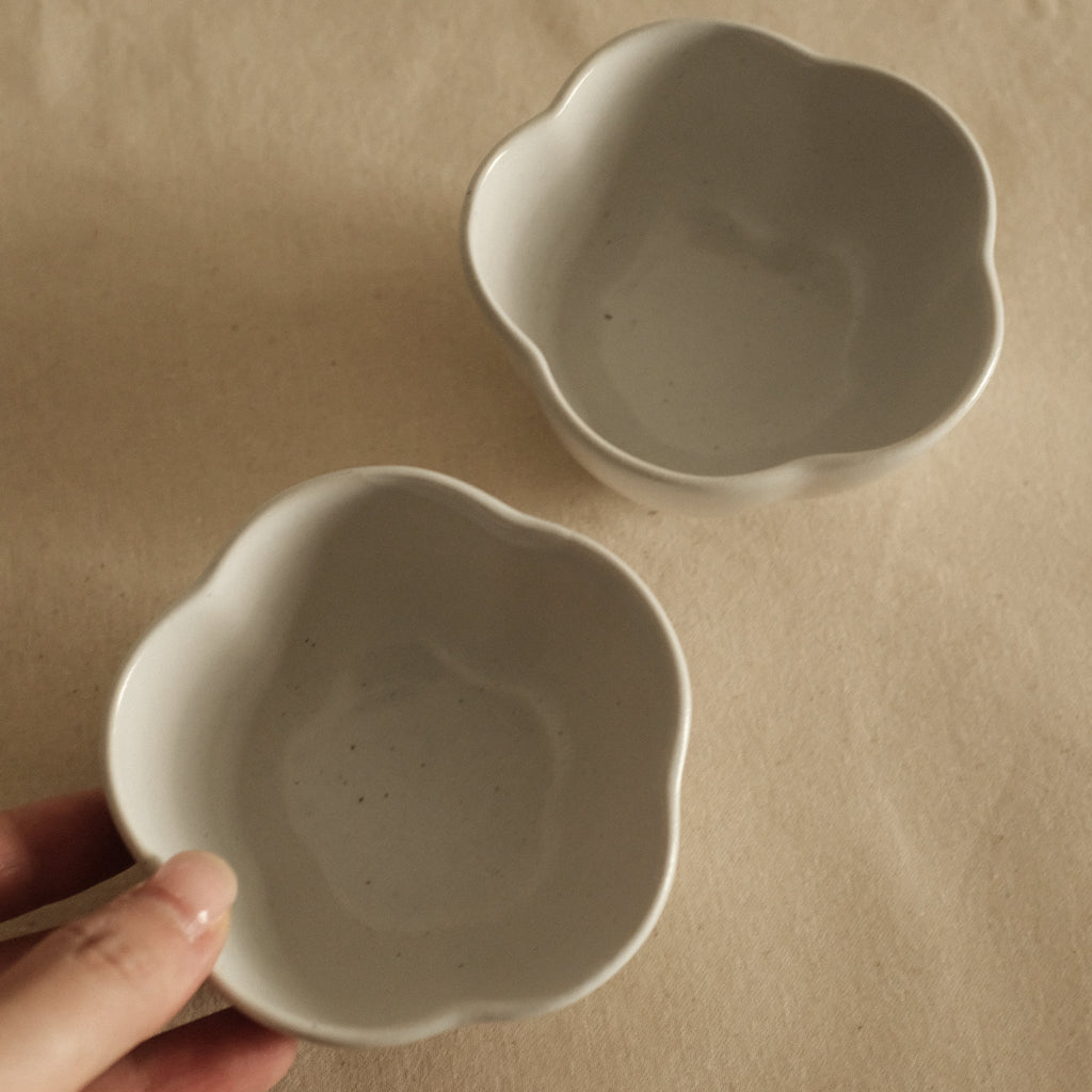 East Table Dolce Ume Plum Shape Yuki Snow White Small Bowl