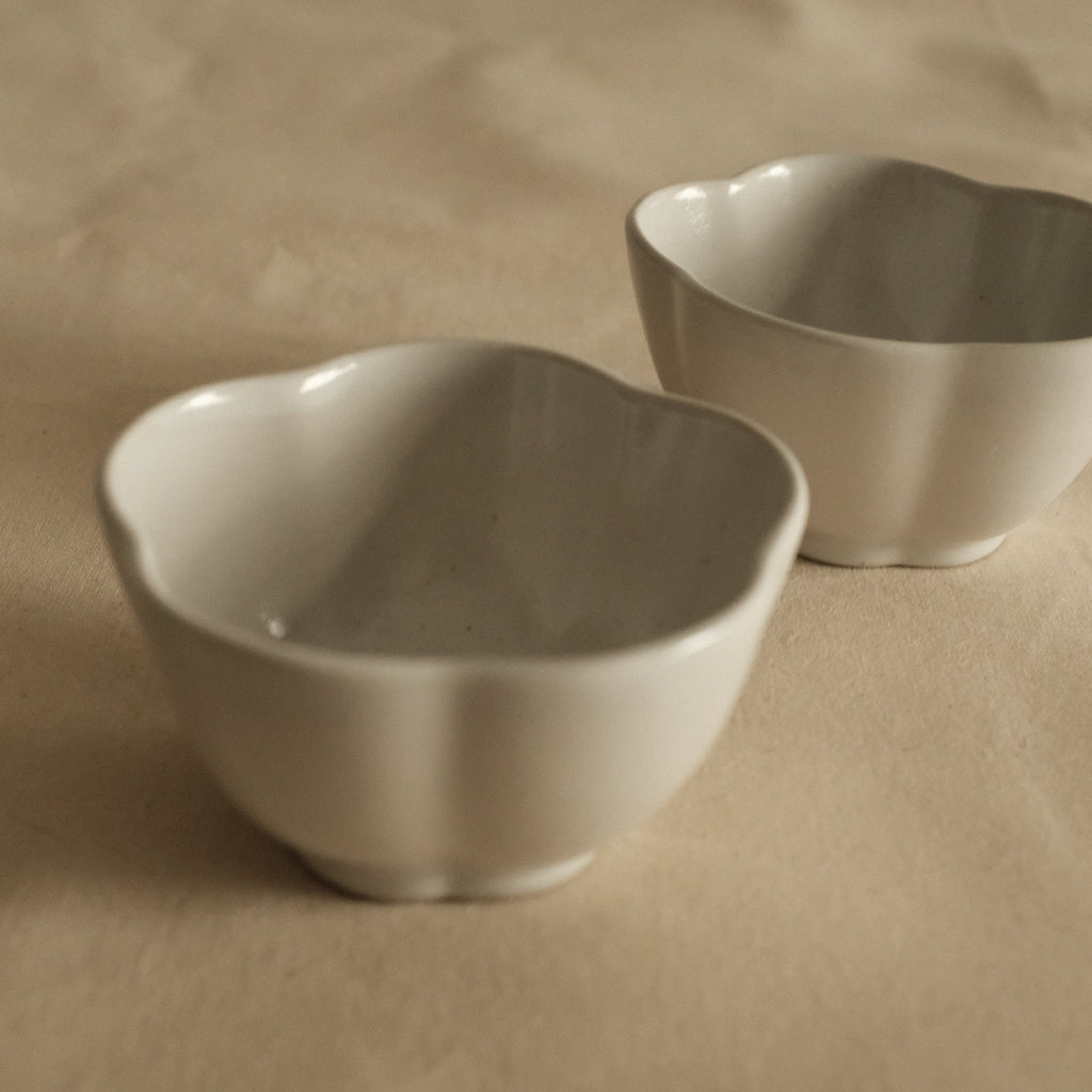 East Table Dolce Ume Plum Shape Yuki Snow White Small Bowl
