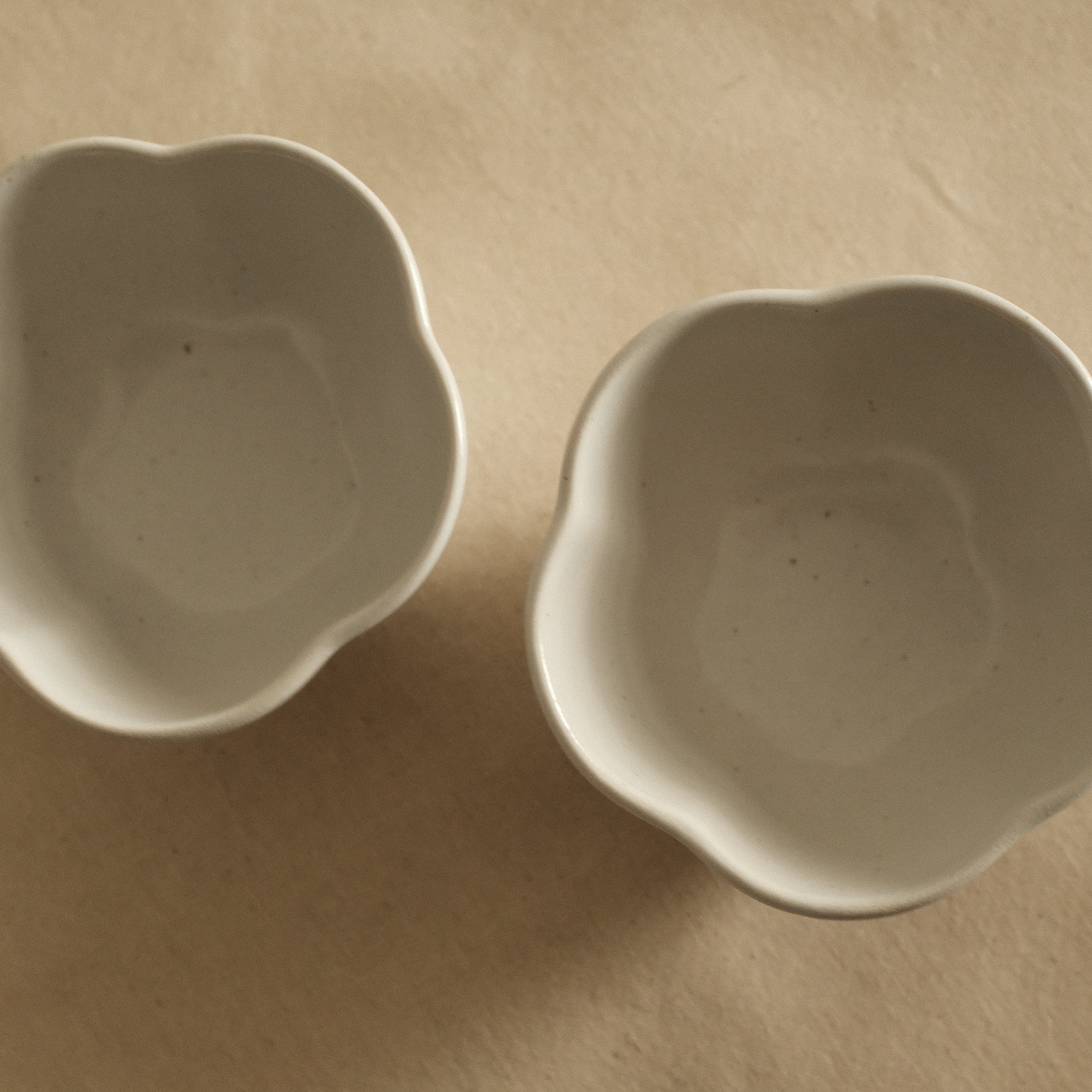 East Table Dolce Ume Plum Shape Yuki Snow White Small Bowl