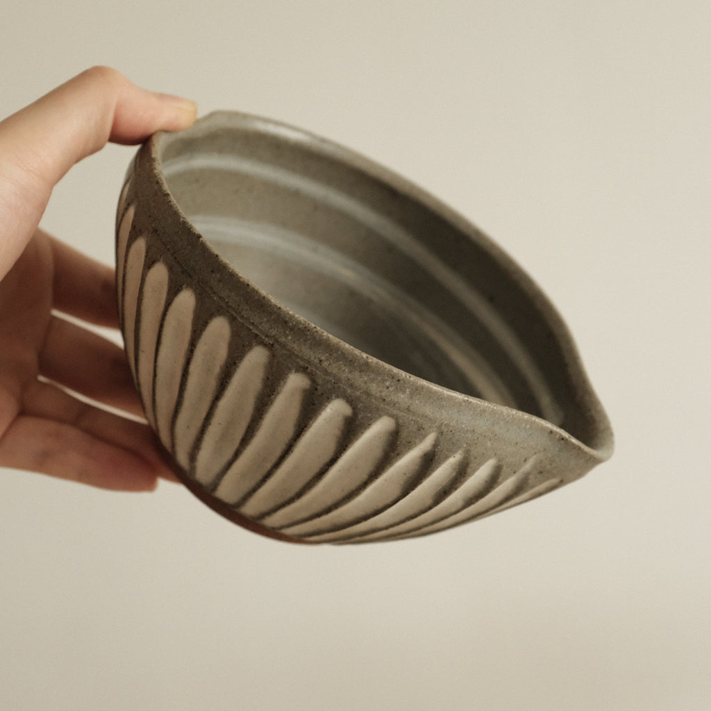 Masamura Japan Kohiki Carved Katakuchi Chawan Matcha Bowl with Spout