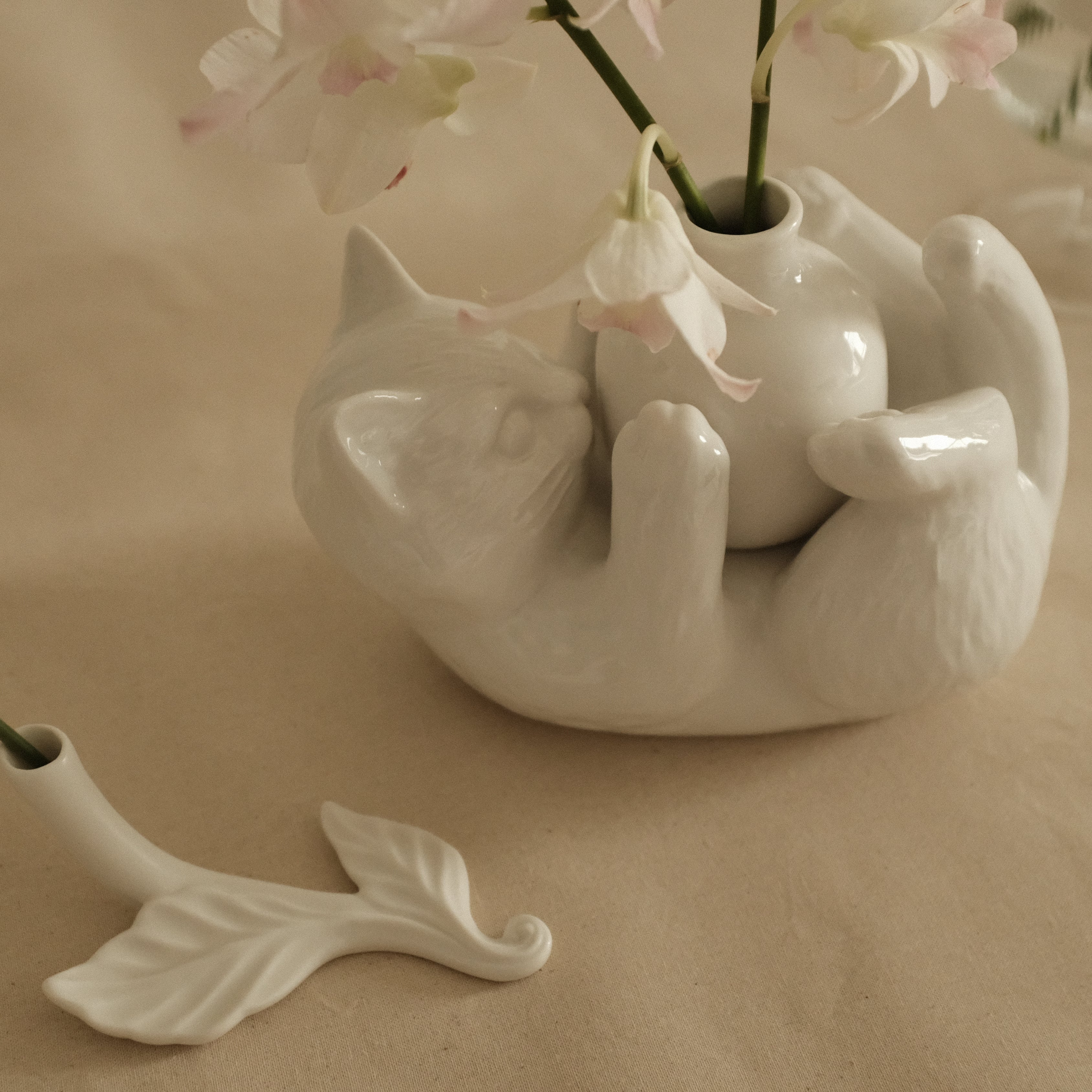 MIGNON Furry Cat with Small Ceramic Vase Reed Diffuser Bottle